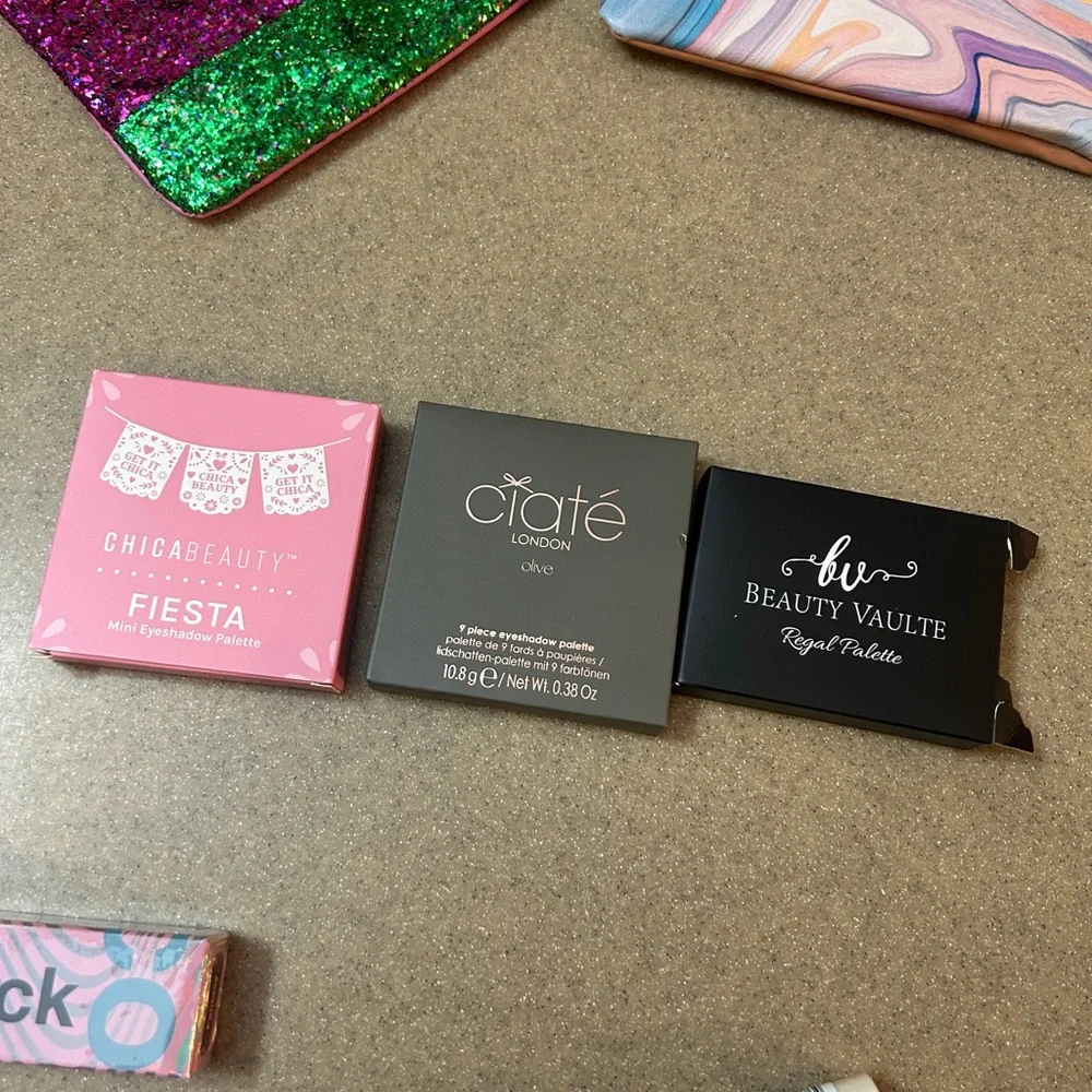 IPSY Lot of 2 Glam Bags w/ Total 10 Samples Eyeshadow Palettes, Crayons, Liner